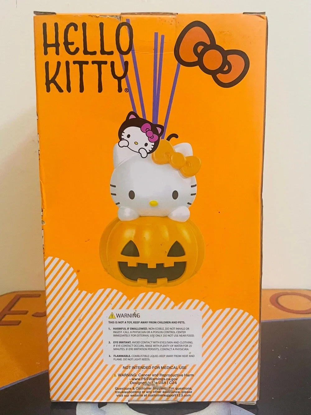 Hello Kitty Halloween Ceramic Pumpkin Reed Diffuser Cinnamon Oil Scent NIB